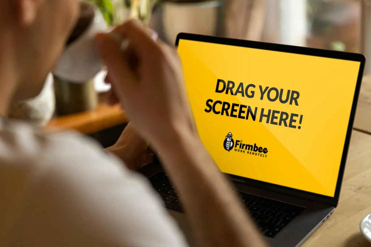 site internet vitrine affiché sur ordinateur et smartphone pour artisan local