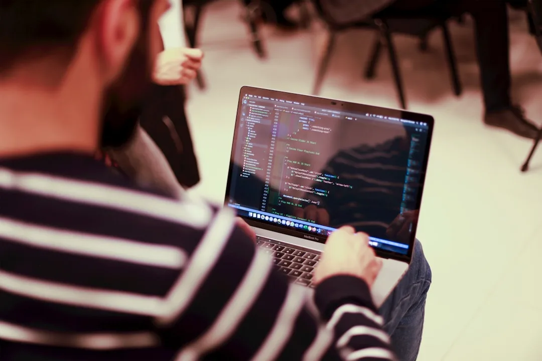 webmaster freelance créant un site vitrine pour artisan plombier à Nantes