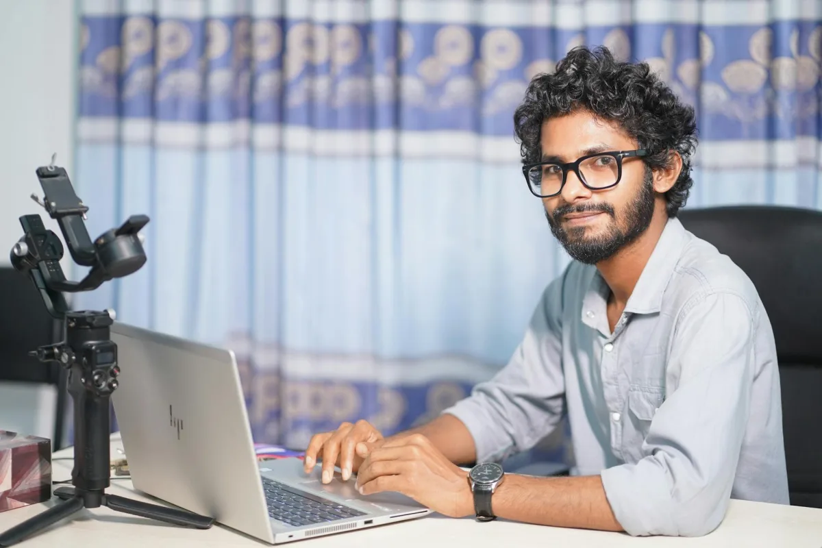 webmaster freelance créant un site vitrine professionnel pour artisan Loire-Atlantique